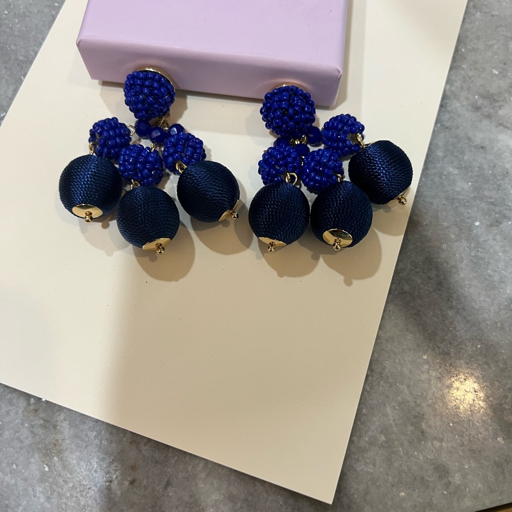 Lilly Pulitzer Clip On Earrings. Midnight and Royal blue. - Picture 6 of 6